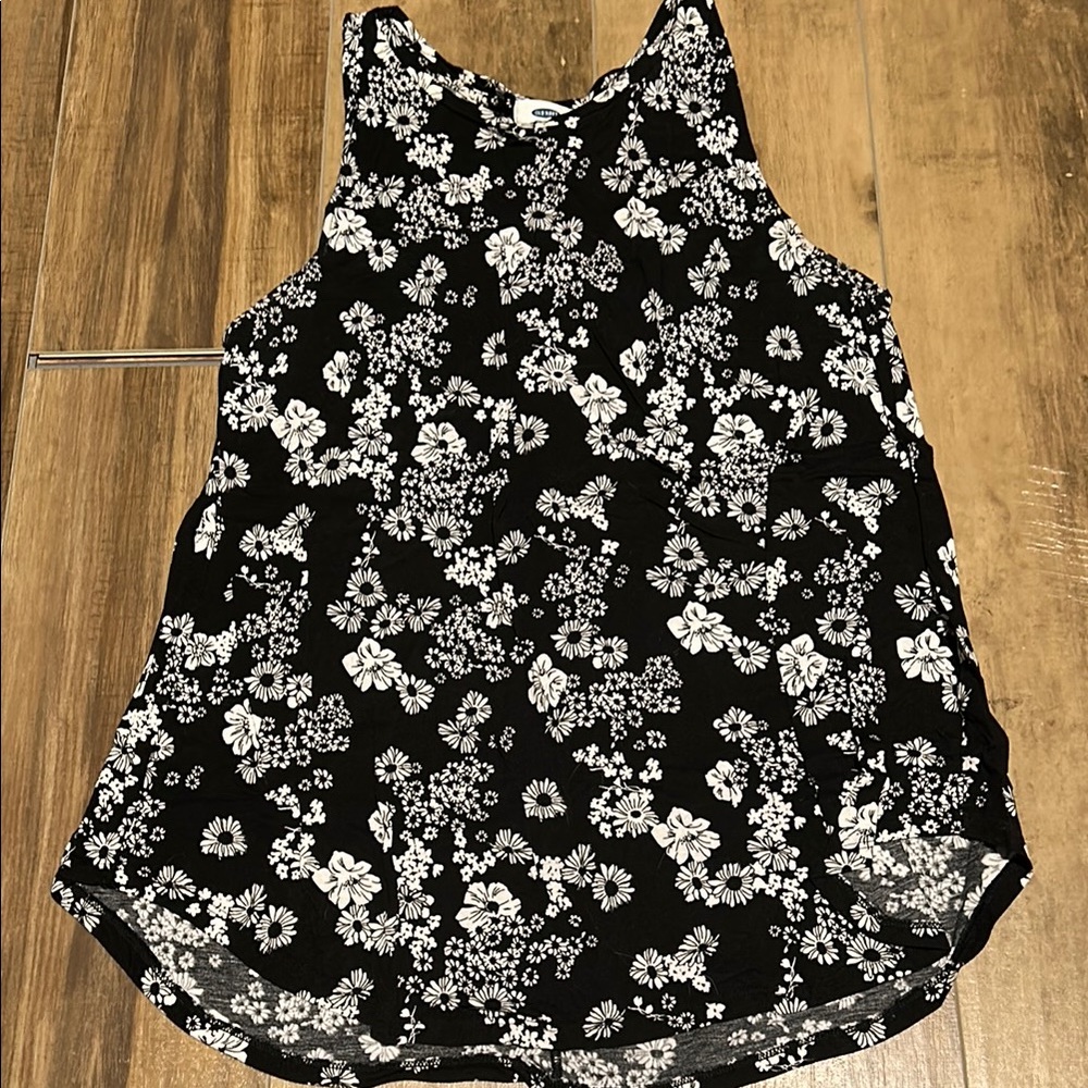 Old Navy Black and White Sleeveless Tank Top